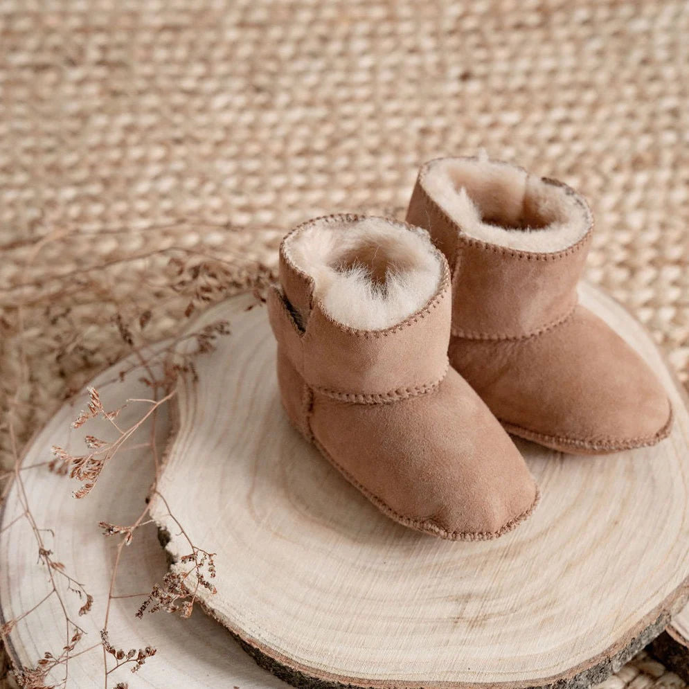 Baby Tabbed Sheepskin Booties | Chestnut