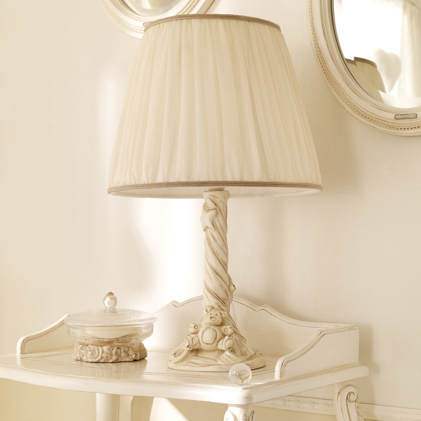 stylish table lamp for children's room